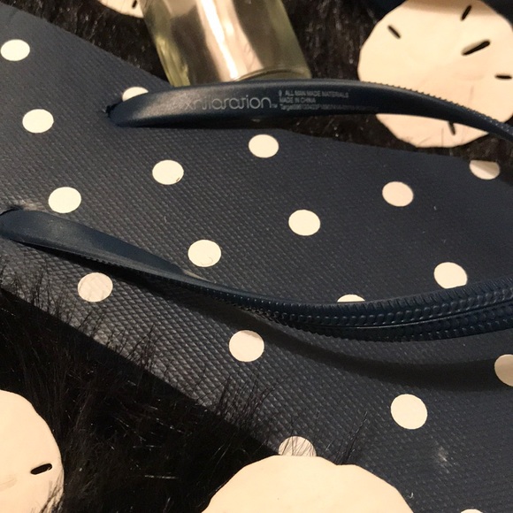 Xhilaration Navy Blue Polka Dot Flip Flops Sz 9 - Picture 8 of 8